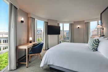 Suite (Monument Suite)