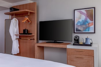 Superior Room, 1 King Bed, Accessible