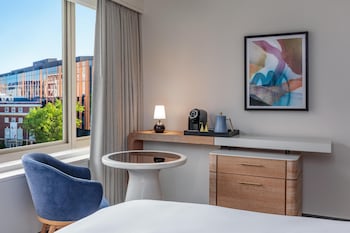 Deluxe Room, 1 King Bed