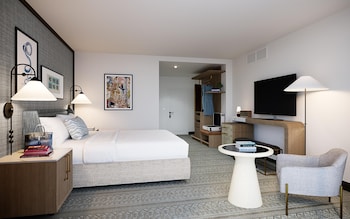 Deluxe Room, 1 King Bed