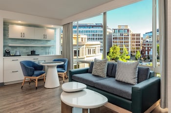 Suite (Monument Suite)