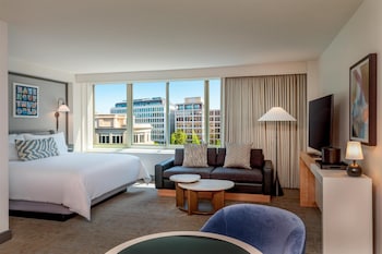 Junior Suite, 1 King Bed with Sofa bed (Longworth)