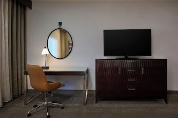 Executive Room, 1 King Bed with Sofa bed