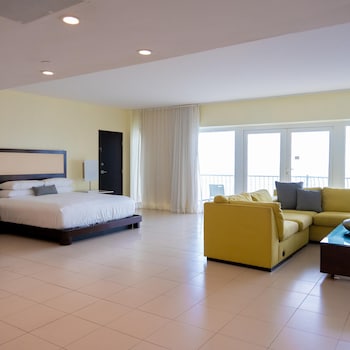 Junior Suite, 1 King Bed, Balcony