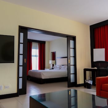 Junior Suite, 1 King Bed, Jetted Tub