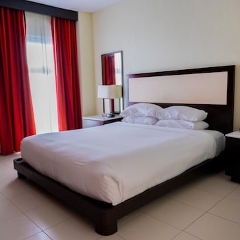 Junior Suite, 1 King Bed, Jetted Tub