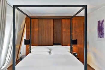 Suite, 1 King Bed, Tower