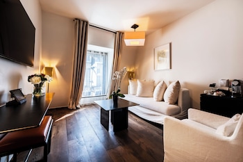Suite, 1 Queen Bed