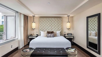 Poolside Cabana Queen Room