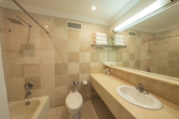 2 Double Beds, City View