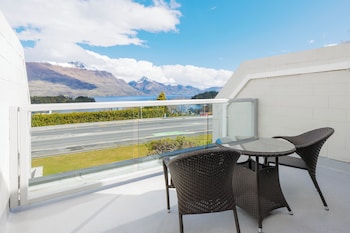 Superior Room, 1 Queen Bed, Lake View