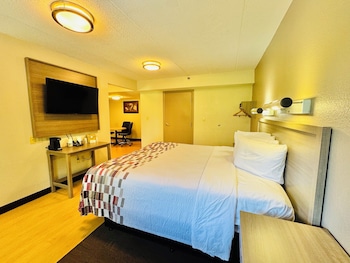 Deluxe Room, 1 King Bed, Accessible (Smoke Free)