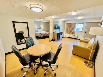 Suite, 1 King Bed with Sofa bed (Smoke Free)