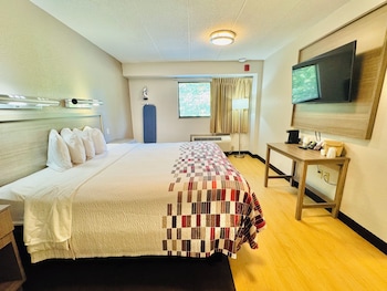 Deluxe Room, 1 King Bed, Accessible (Smoke Free)