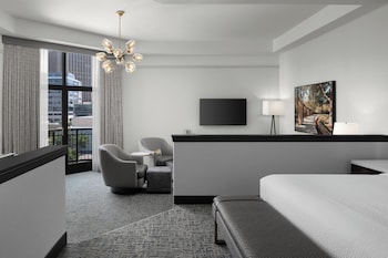 Studio Suite, City View (Longitude Suite)
