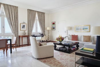Penthouse (7 Bedroom Suite)
