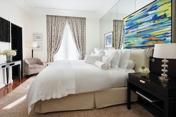 Penthouse (7 Bedroom Suite)