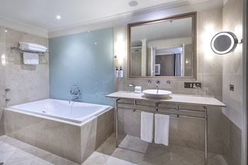 Premium Room, 1 King Bed, Club Lounge Access