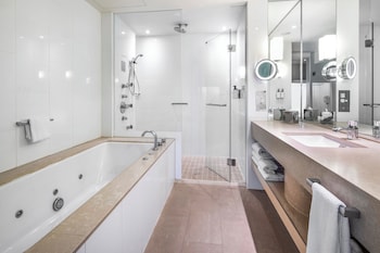 Junior Suite, 1 King Bed (Collins Street View)