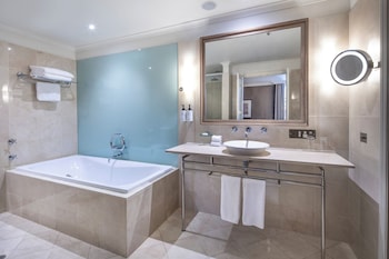 Premium Room, 1 King Bed, Club Lounge Access