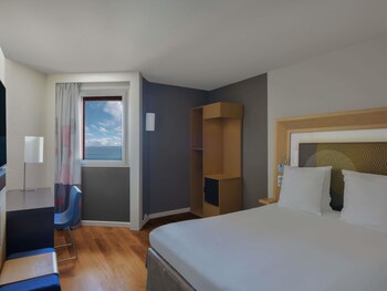 Standard Room, 1 Double Bed, Accessible, Sea View