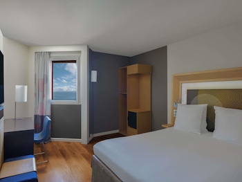 Standard Room, 1 Double Bed, Accessible, Sea View