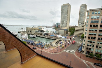 Room, 2 Queen Beds, Partial Sea View
