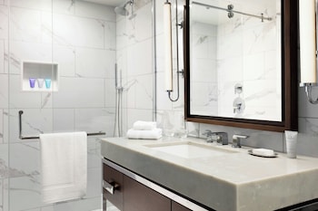 Room, 2 Queen Beds, City View (Hearing Accessible)