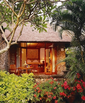 Luxury Room, Partial Ocean View (Lanai)