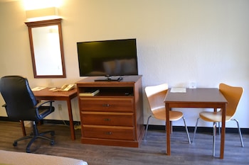 Standard Room, 1 Queen Bed, Accessible, Smoking