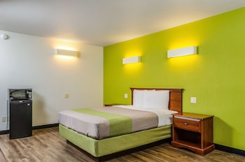 Deluxe Room, 1 Queen Bed, Accessible, Non Smoking