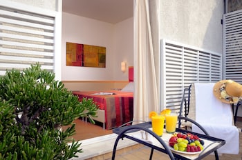 Comfort Room, 1 Queen Bed
