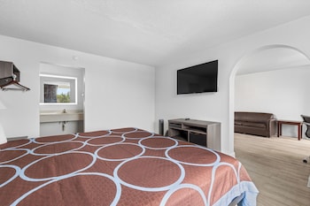 Comfort Suite, King Bed with Living Room
