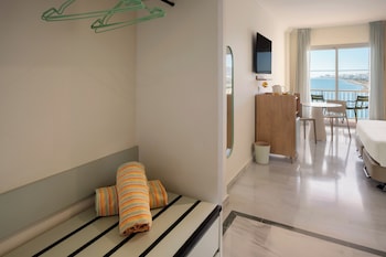 Family Room, Sea View (Connected, Front,  4+2)