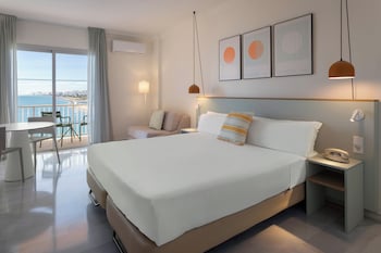 Family Room, Sea View (Connected, Front,  4+2)