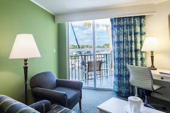 Premium Room, 1 King Bed, Balcony, Marina View