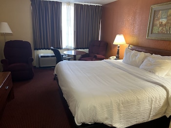 Deluxe Room, 1 King Bed, Non Smoking, Pool View