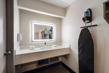 Superior Room, 1 King Bed, Non Smoking