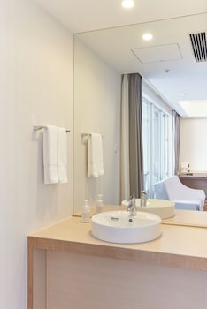 2 Twin Rooms, Adjoining, Non Smoking (2 rooms are not connected)