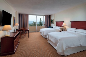 Deluxe Room, 2 Queen Beds, Balcony