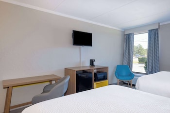 Room, 2 Queen Beds, Smoking