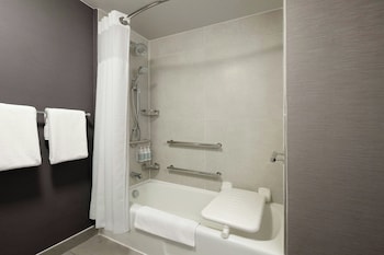 Room, 2 Queen Beds (Mobility/Hearing Accessible, Tub)
