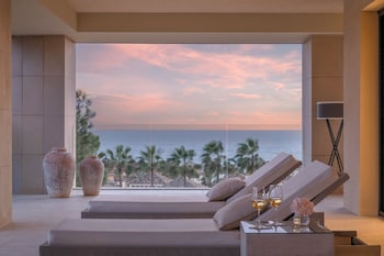 Suite, Sea View