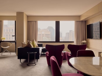 Opera Suite Club Access, King Bed, Separate Lounge, City View High Floor, Indulgent Bath, 94m2