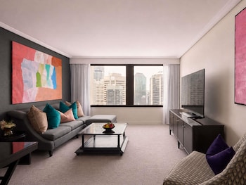Signature Suite, 1 King Bed, City View