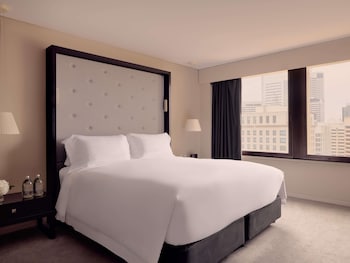 Prestige Suite Club Access, King Bed, Separate Lounge, City View High Floor, Luxury Bath, 64m2