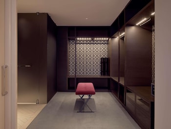 Opera Suite Club Access, King Bed, Separate Lounge, City View High Floor, Indulgent Bath, 94m2