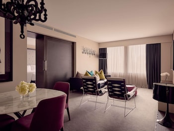 Prestige Suite Club Access, King Bed, Separate Lounge, City View High Floor, Luxury Bath, 64m2