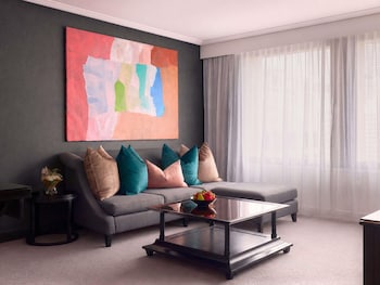 Signature Suite, 1 King Bed, City View