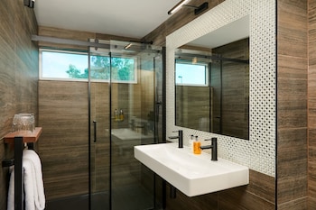 Deluxe Studio Suite